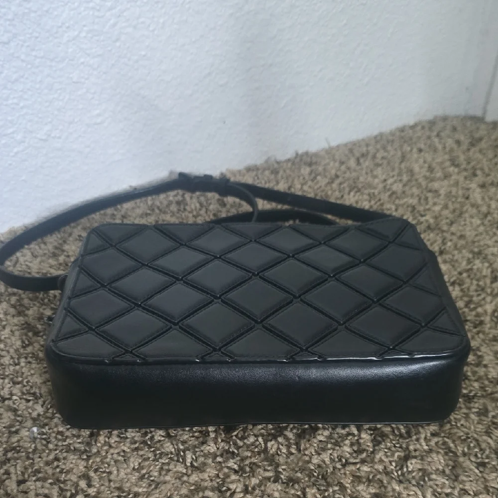 Michael Kors Black Diamond Quilted Crossbody Bag W/ Gunmetal Hardware (EUC)🩶🖤 - Picture 8 of 13